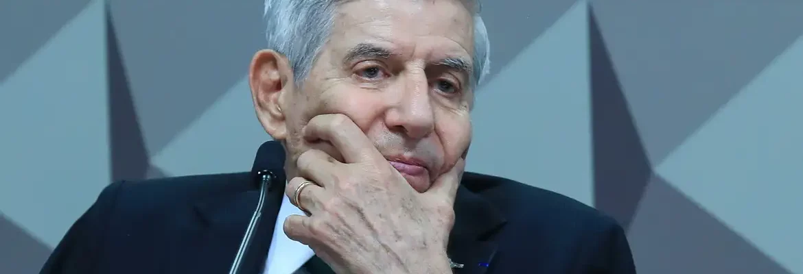 Moraes pede comprovação do histórico clínico de Augusto Heleno