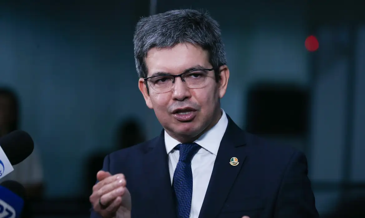 OAB Barro Preto - Randolfe: governo quer integrar polícias e penas duras contra facções