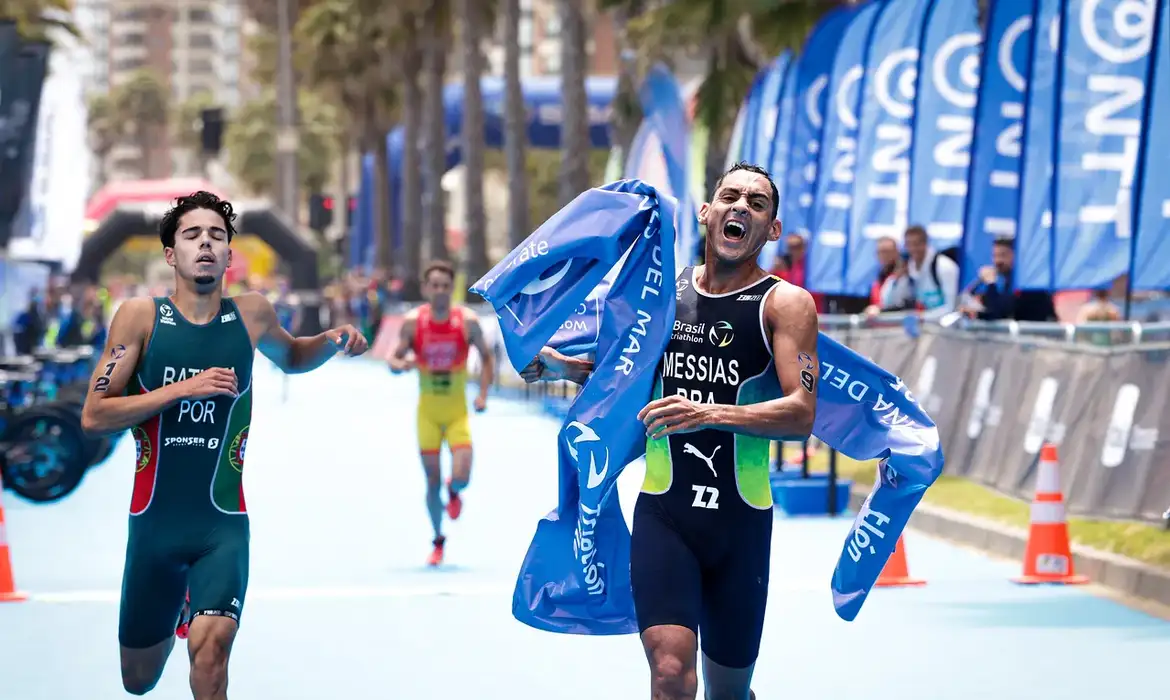 OAB Barro Preto - Triatlo: Manoel Messias é bicampeão da etapa da Copa do Mundo no Chile