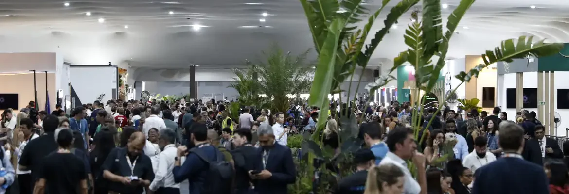 A poucas horas do fim da COP30, negociações prosseguem em Belém