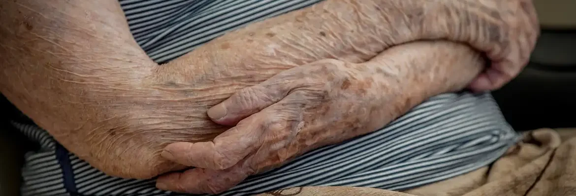 Vigilância Sanitária fecha abrigo com idosos em condições precárias