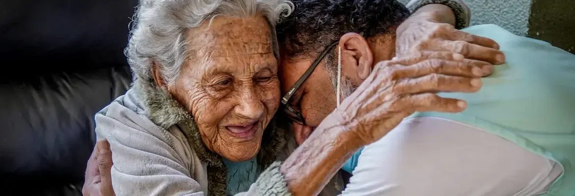 Redação do Enem 2025 aborda as perspectivas para o envelhecimento