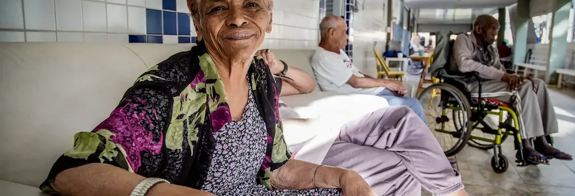 Tema da redação do Enem ajuda a debater etarismo, dizem professores 