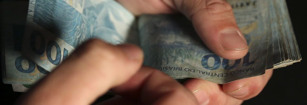 Poupança tem retirada líquida de R$ 9,7 bilhões em outubro