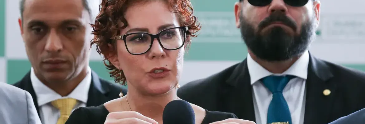 Zambelli deve ficar presa em Brasília se for extraditada pela Itália