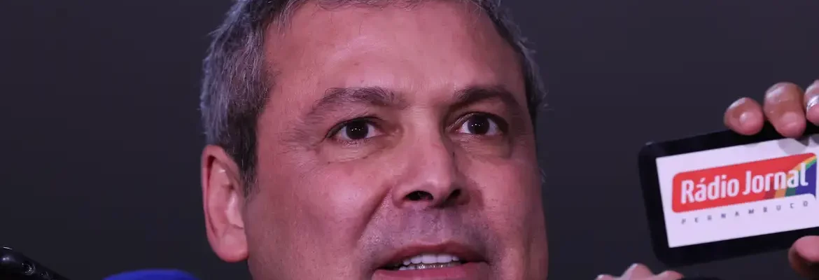 Líder do PT considera escandalosa decisão de votar PL da dosimetria