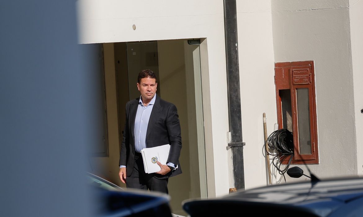 OAB Barro Preto - MJ formaliza ao Itamaraty pedido de extradição de Ramagem