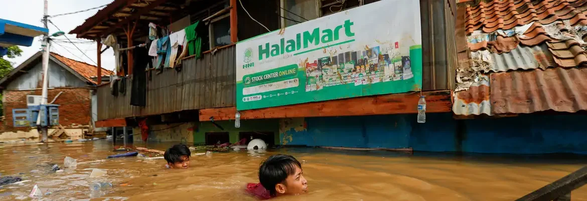 Mortes por enchentes na Ilha de Sumatra ultrapassam 900