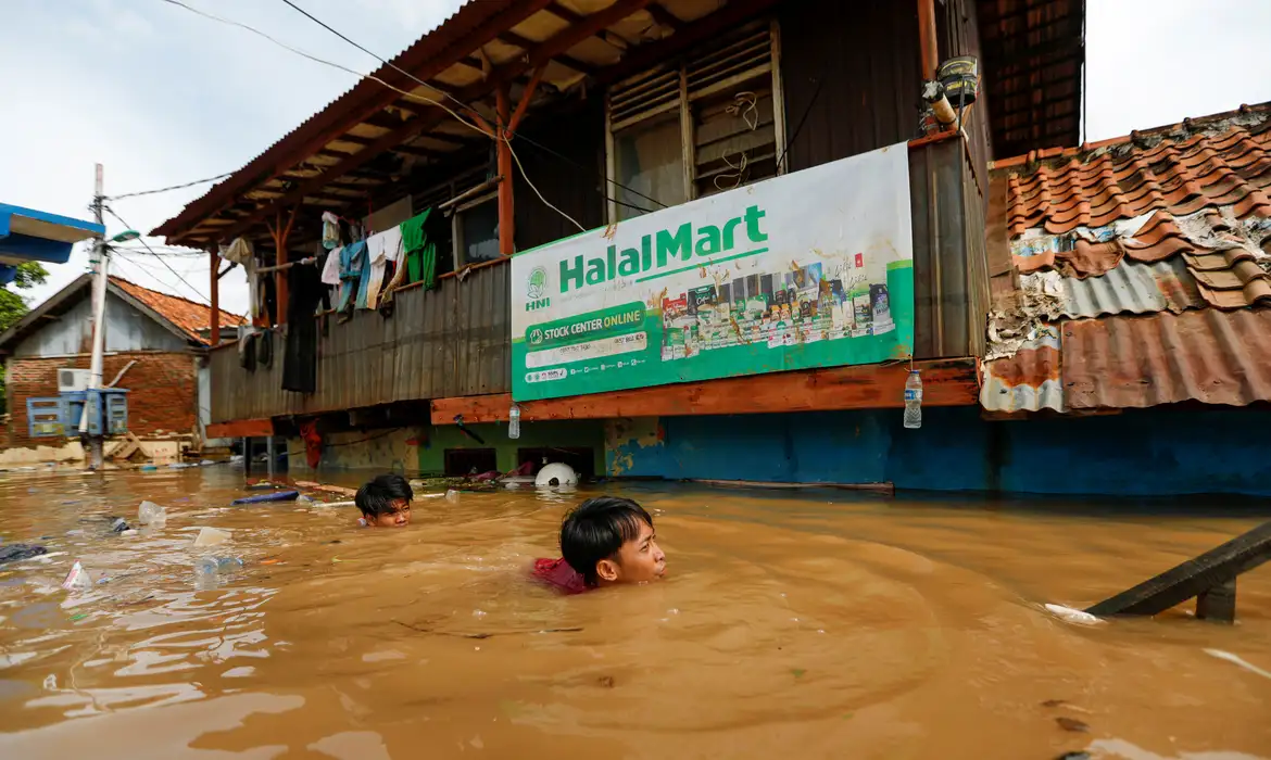 OAB Barro Preto - Mortes por enchentes na Ilha de Sumatra ultrapassam 900