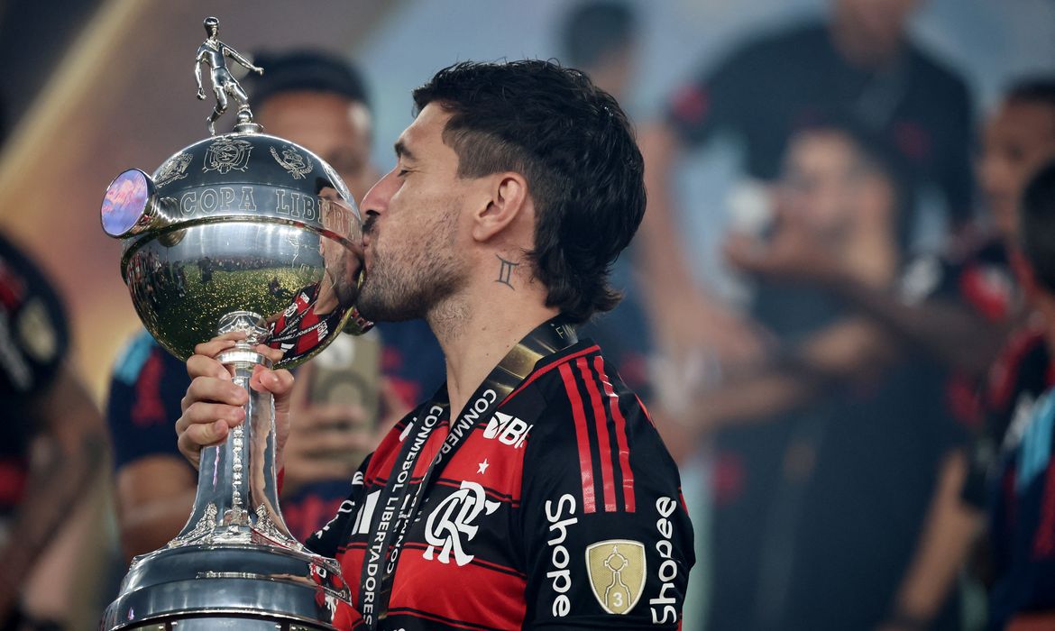 OAB Barro Preto - Arrascaeta é finalista no tradicional prêmio Rei da América