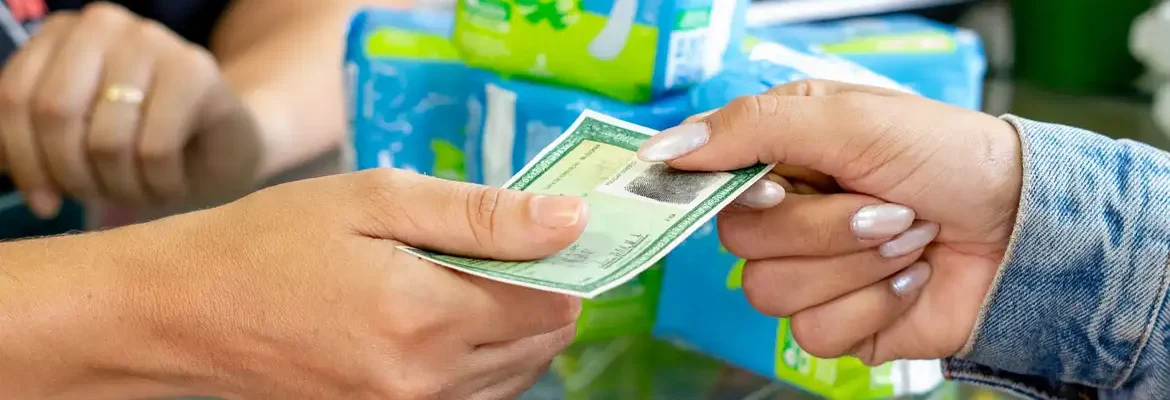 Beneficiárias recebem mensagens sobre retirada de absorventes no SUS