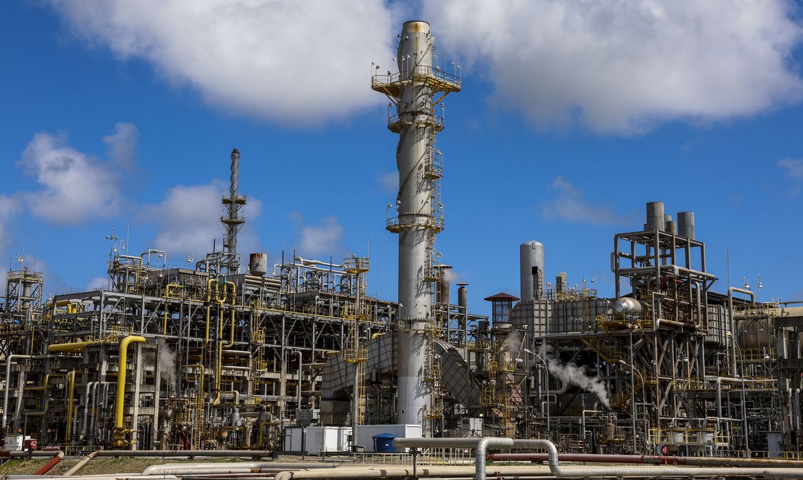 OAB Barro Preto - Petrobras renova contratos de quase R$ 100 bi com a Braskem