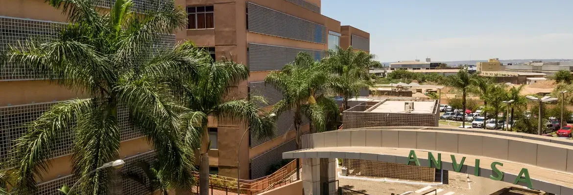 Anvisa determina suspensão de tônico capilar e apreensão de cosméticos