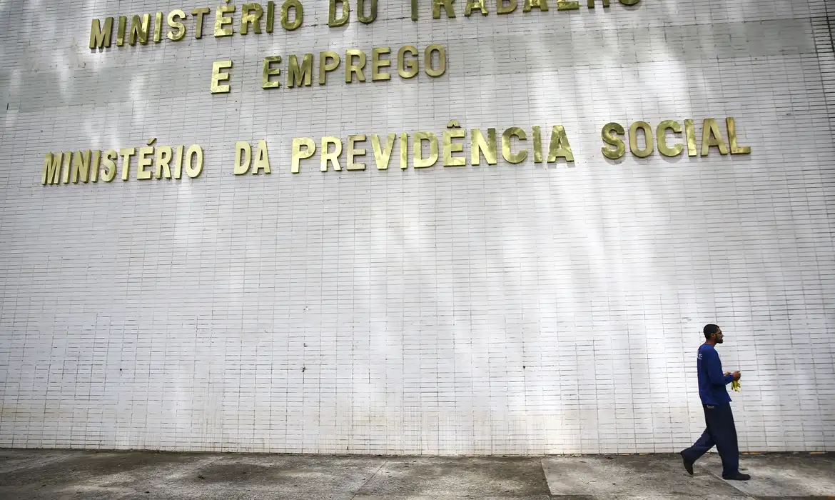 OAB Barro Preto - Brasil cria 85,8 mil vagas de trabalho em novembro