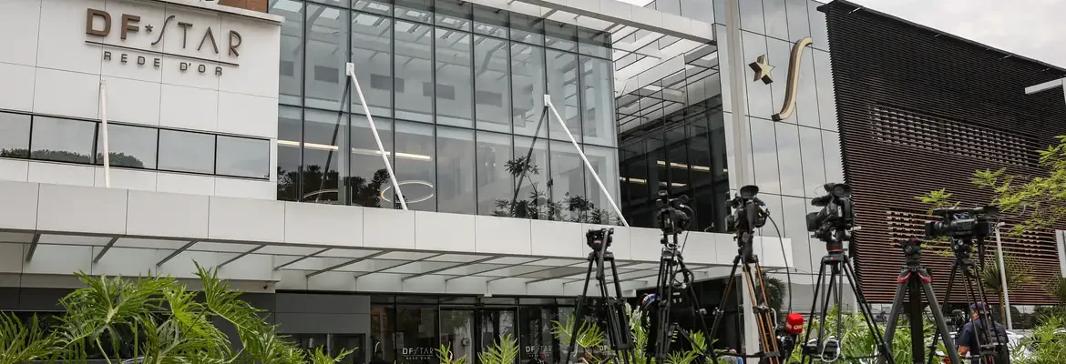 Bolsonaro apresenta crise de soluços e pressão alta após procedimento