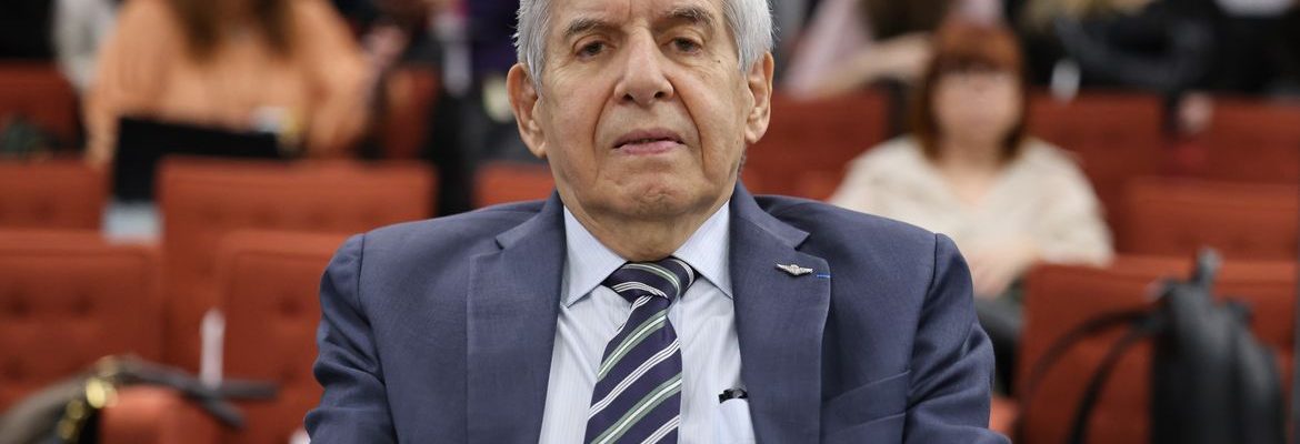 Moraes manda Heleno passar por perícia médica em 15 dias