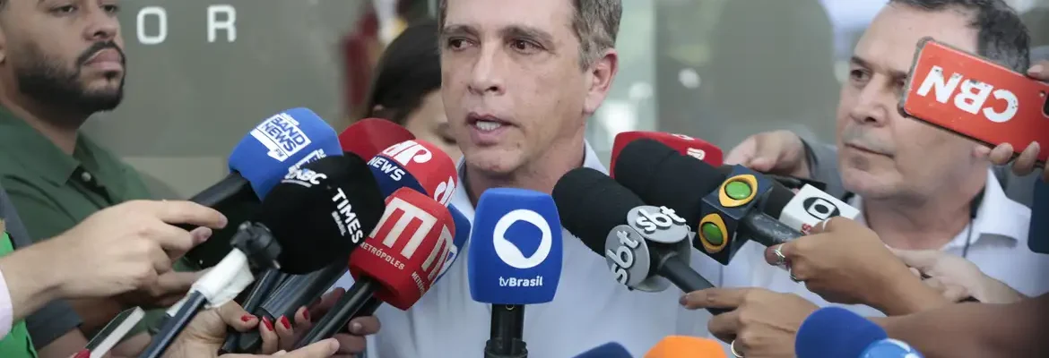 Bolsonaro deve ter alta nesta quinta e retornar à cela na PF