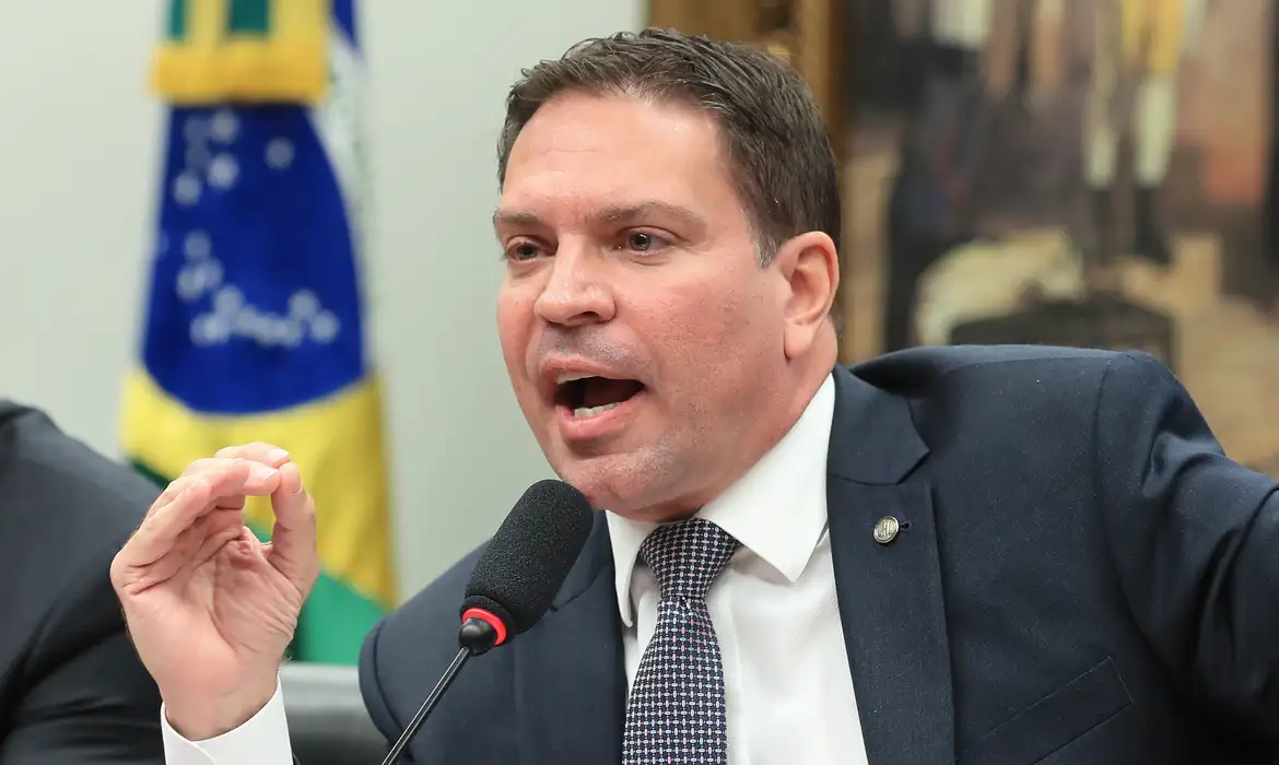 OAB Barro Preto - Moraes pede aos Estados Unidos extradição de Ramagem