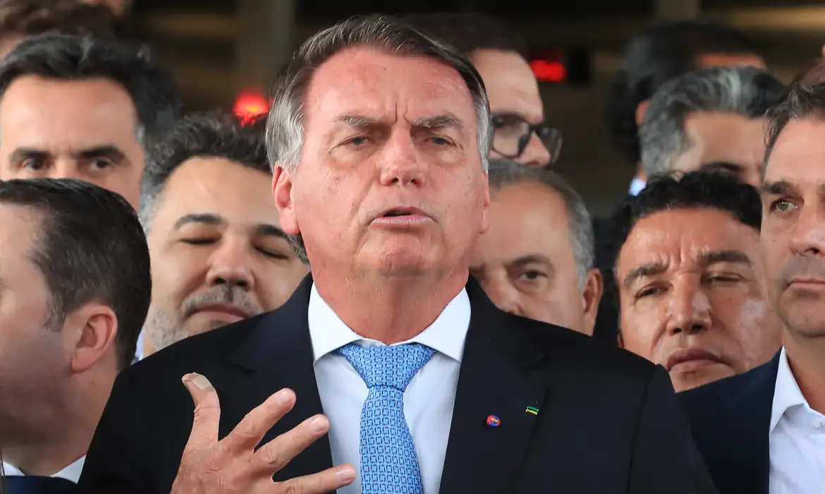 OAB Barro Preto - Termina cirurgia de Bolsonaro para bloquear nervo do diafragma