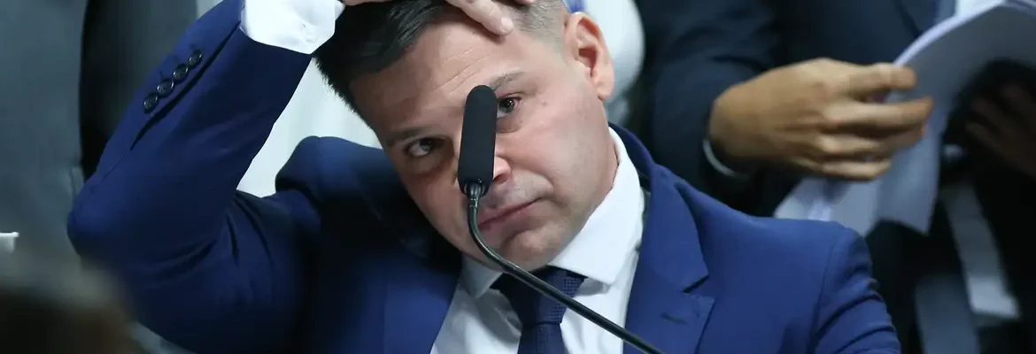 Tornozeleira de Silvinei ficou sem sinal na madrugada de Natal, diz PF