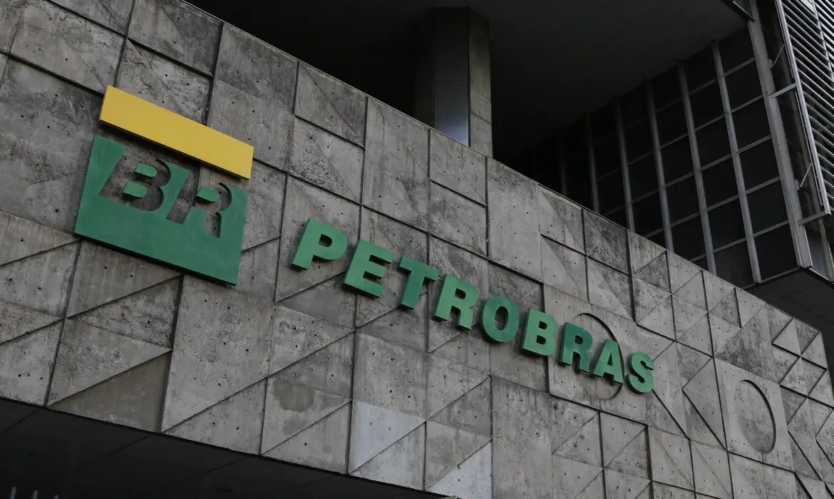 OAB Barro Preto - Funcionários da Petrobras entram em greve por tempo indeterminado