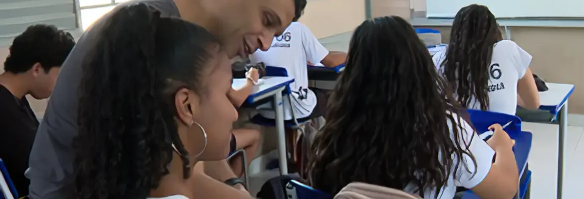 Professores podem acumular cargo público, decide Congresso