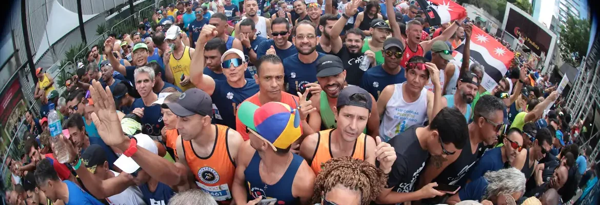 Com disposição e alegria, corredores anônimos agitam a São Silvestre