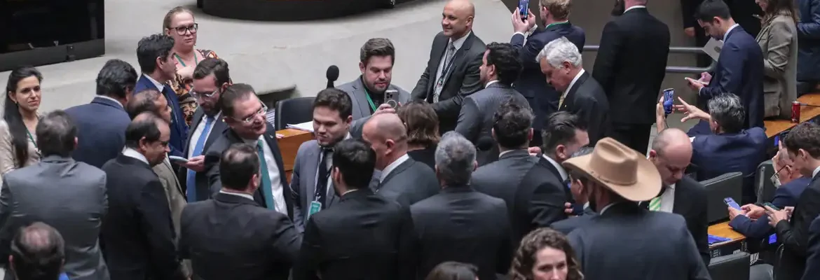 PL da Dosimetria beneficia criminosos comuns, dizem especialistas