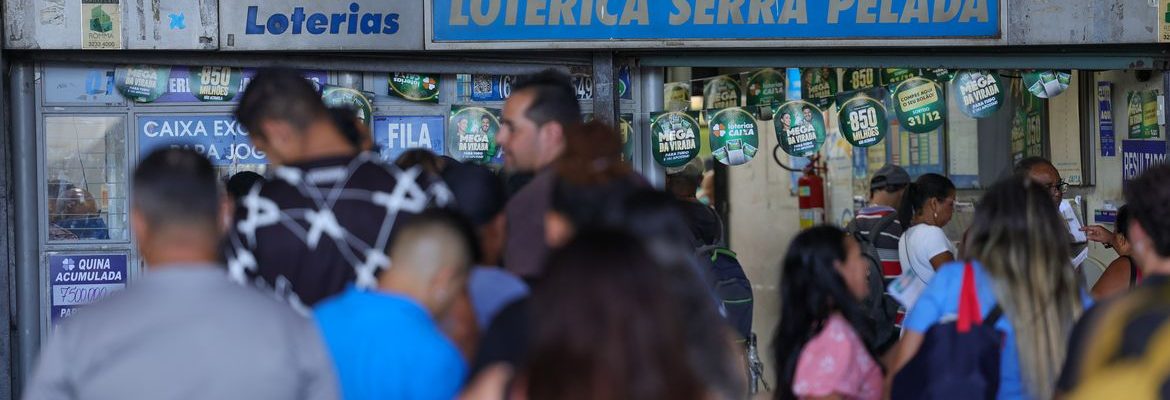 Lotéricas ficam cheias em dia de sorteio da Mega da Virada