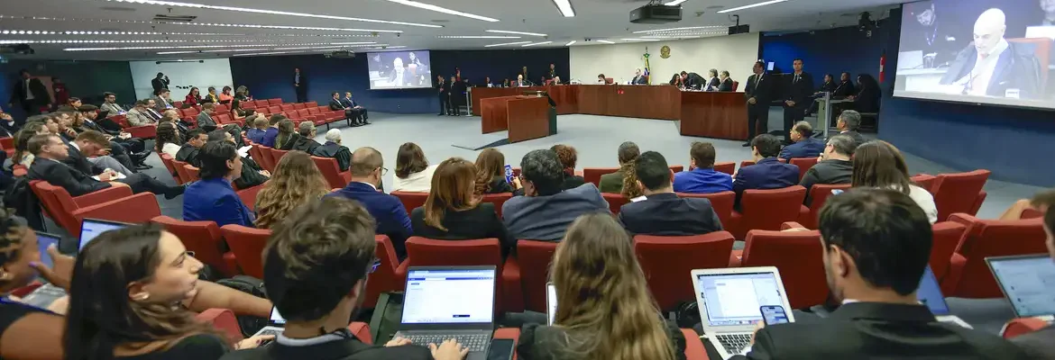 Moraes nega incluir ministro Fux em julgamento do núcleo 2