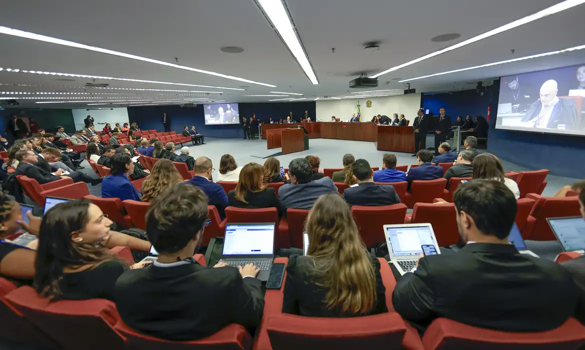 OAB Barro Preto - Moraes nega incluir ministro Fux em julgamento do núcleo 2