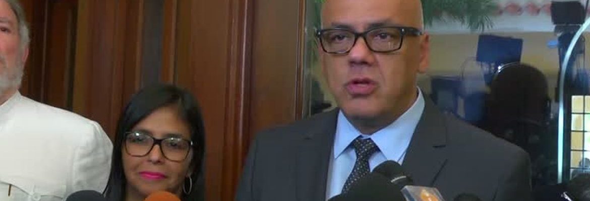 Venezuela diz que já libertou 400 presos; oposição e ONGs contestam