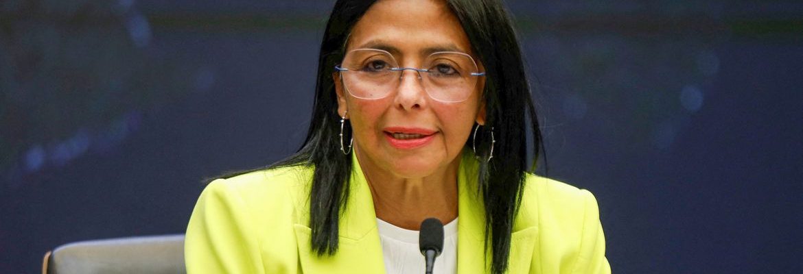 Forças Armadas da Venezuela reconhecem vice como presidente interina