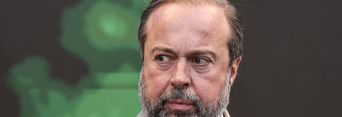 Ministro cobra solução para vazamento de água em minas da Vale