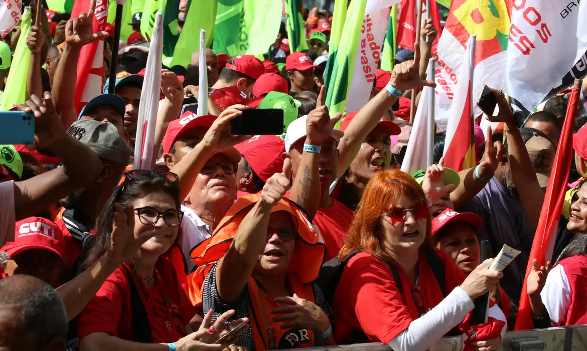 OAB Barro Preto - Sindicatos celebram salário mínimo e defendem melhoria em reajustes