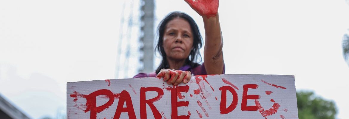Apesar de medida protetiva, mulher é morta na rua por agressor em SP
