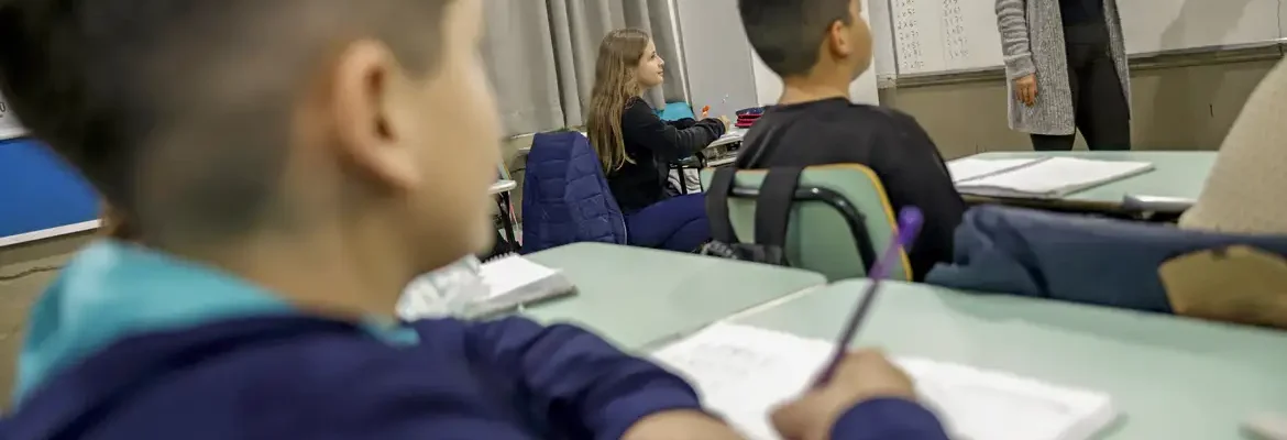 CNTE comemora reajuste do piso do magistério; prefeitos contestam