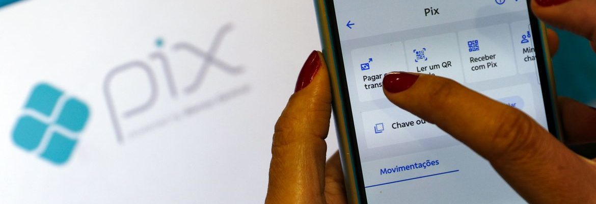 Receita Federal volta a negar taxação do Pix e alerta para golpes