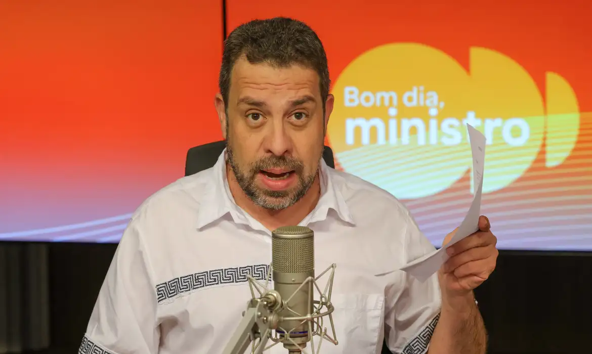 OAB Barro Preto - Fim da escala 6×1 deve aumentar produtividade, diz Boulos