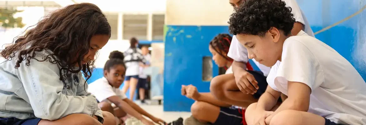 MEC fará pesquisa sobre impacto da restrição de celular nas escolas