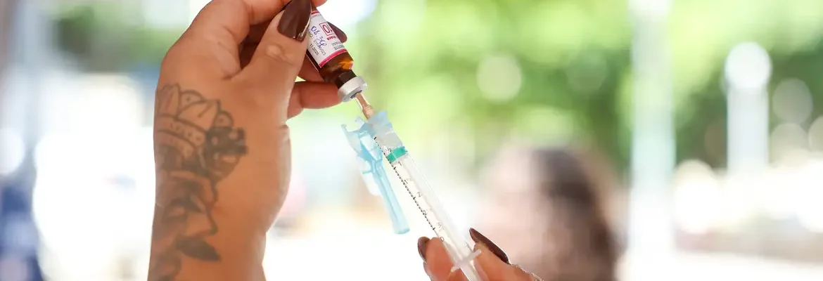 Rio leva vacinação a parques e aeroportos até 12 de fevereiro