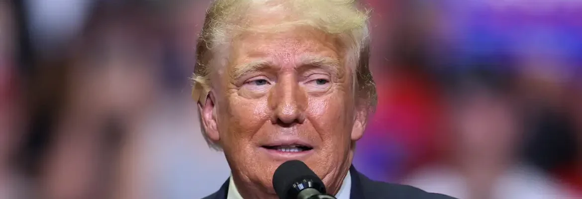 Trump diz que não viu parte racista do vídeo e não se desculpará