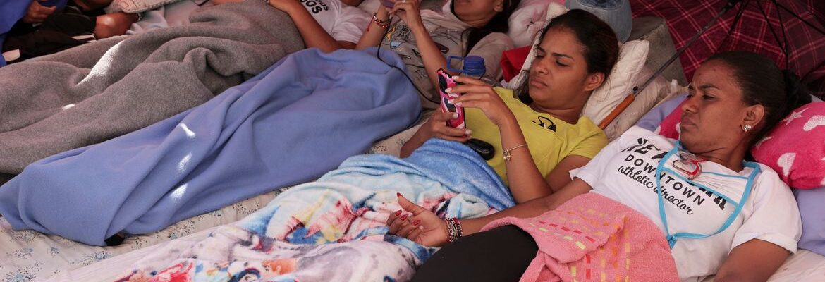 Familiares de presos políticos fazem greve de fome em Caracas