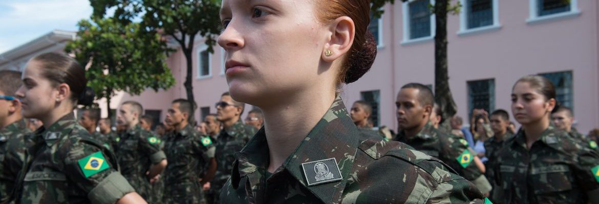 Exército inicia no Rio incorporação da 1ª  turma de mulheres recrutas