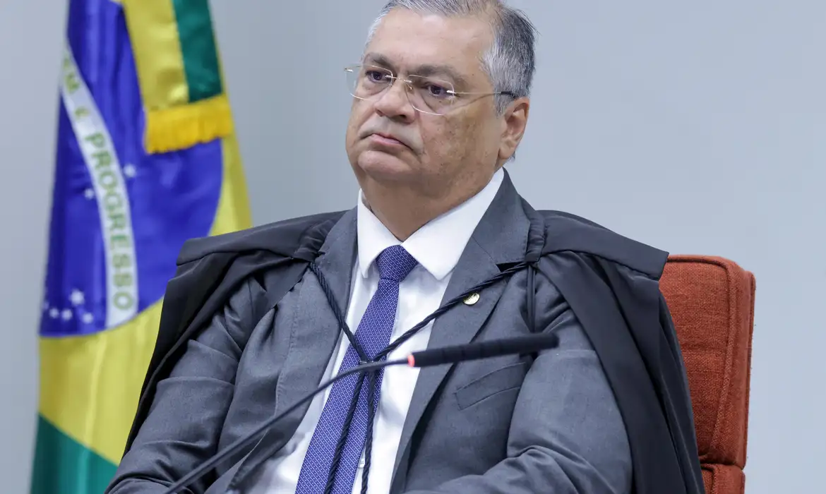 OAB Barro Preto - Dino manda suspender pagamento de penduricalhos nos Três Poderes
