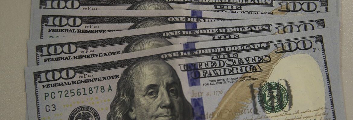 Dólar sobe para R$ 5,24 em meio a tensões entre EUA e Irã
