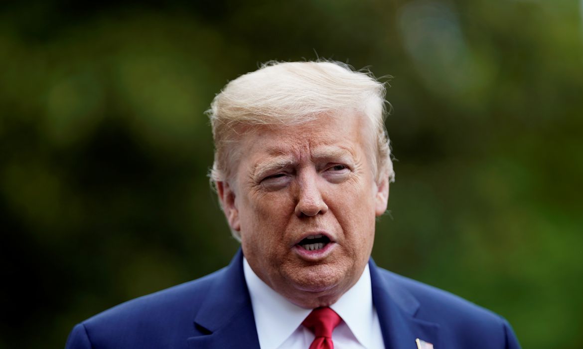 OAB Barro Preto - Trump posta vídeo racista com casal Obama como macacos