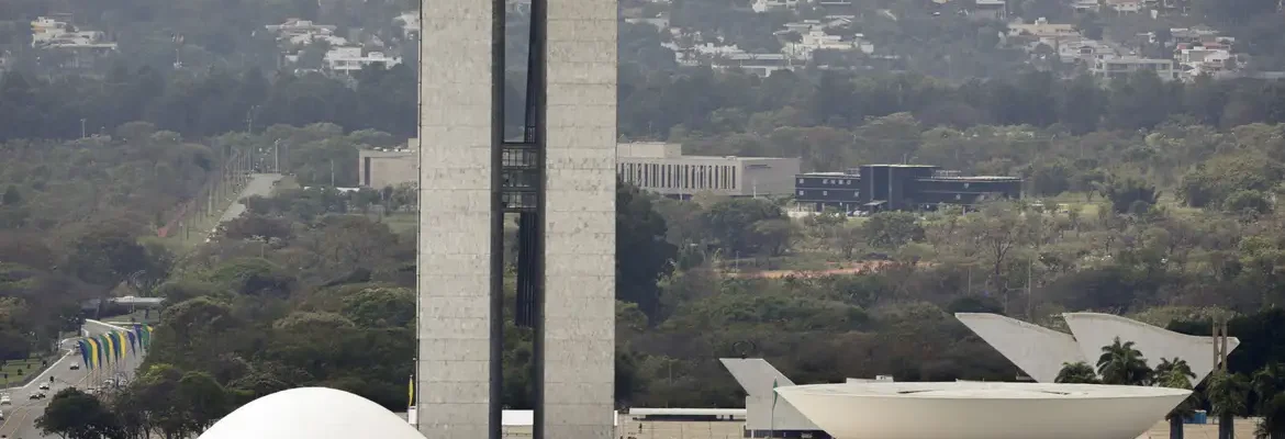 Lula sanciona, com vetos, reajuste salarial para cargos do Legislativo