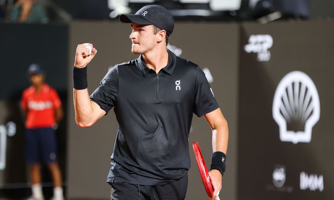 OAB Barro Preto - João Fonseca vence Thiago Monteiro em duelo brasileiro pelo Rio Open