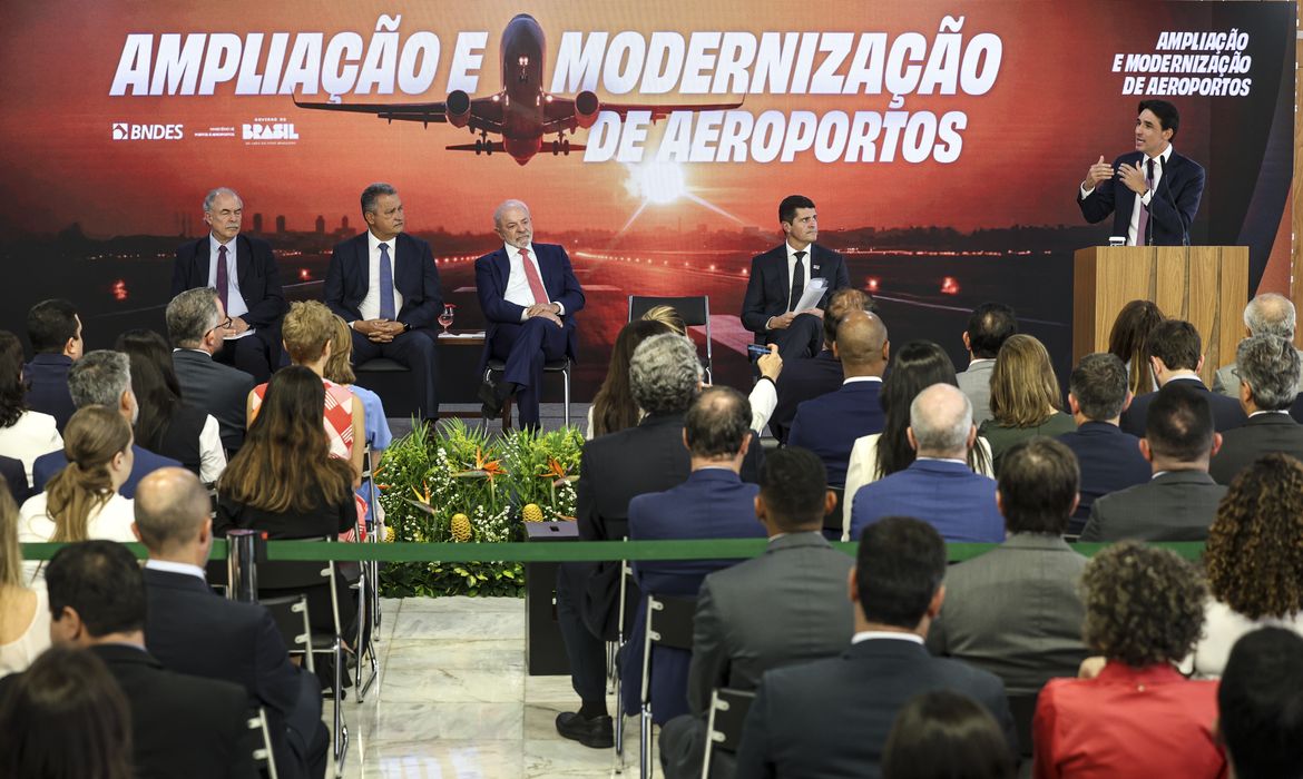 OAB Barro Preto - Ministro celebra anúncio de R$ 5,7 bi para ampliar aeroportos no país